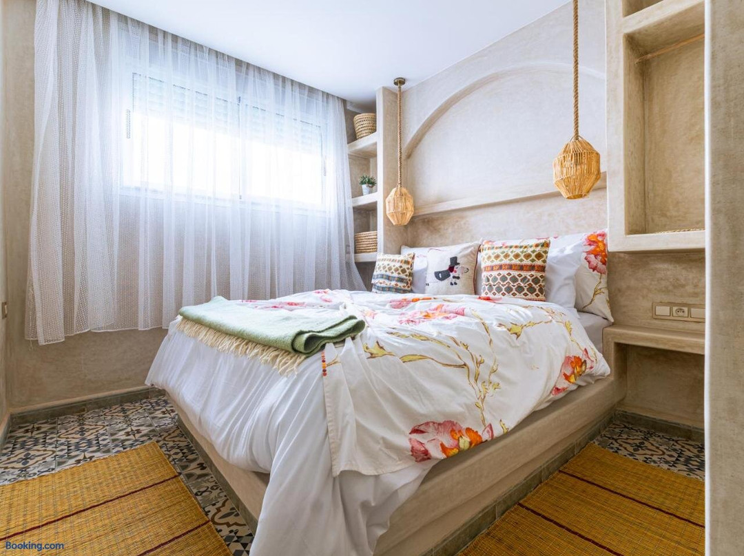 Waves Hunter Surf House