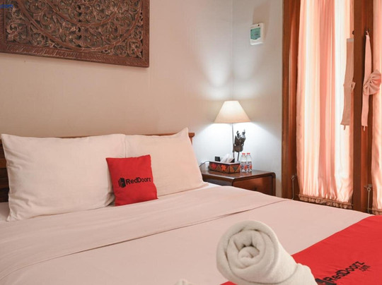 RedDoorz near Mertasari Beach 2