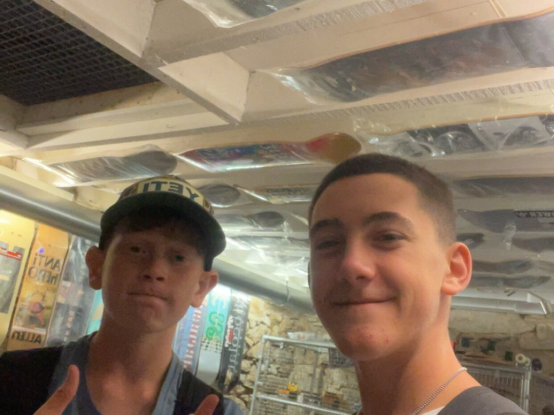 Unsunghero Surf Shop-St. Davids必去景点