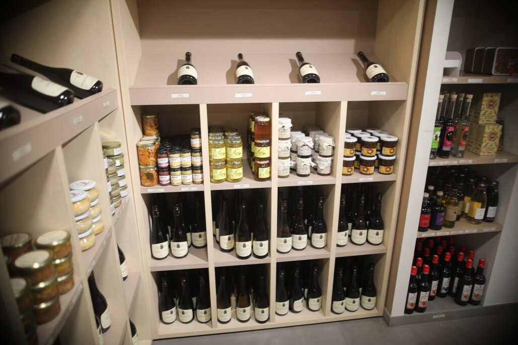 CAVE DE BISSEY-Bissey-sous-Cruchaud必去景点