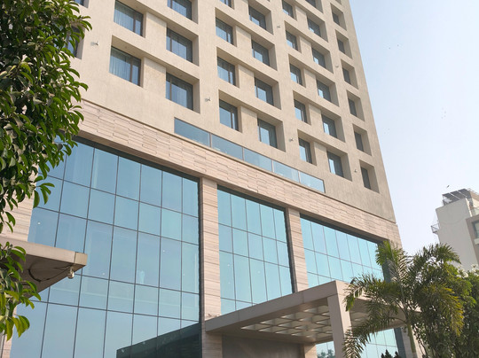 Efcee Sarovar Premiere主图