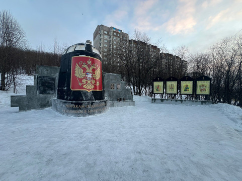 库尔斯克号核潜艇纪念碑-摩尔曼斯克必去景点