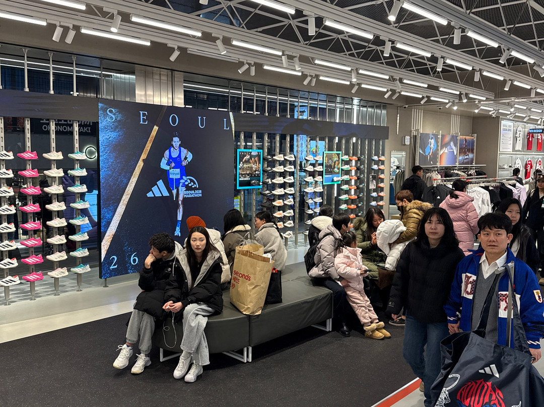 Adidas Brand Flagship Seoul-首尔必去景点