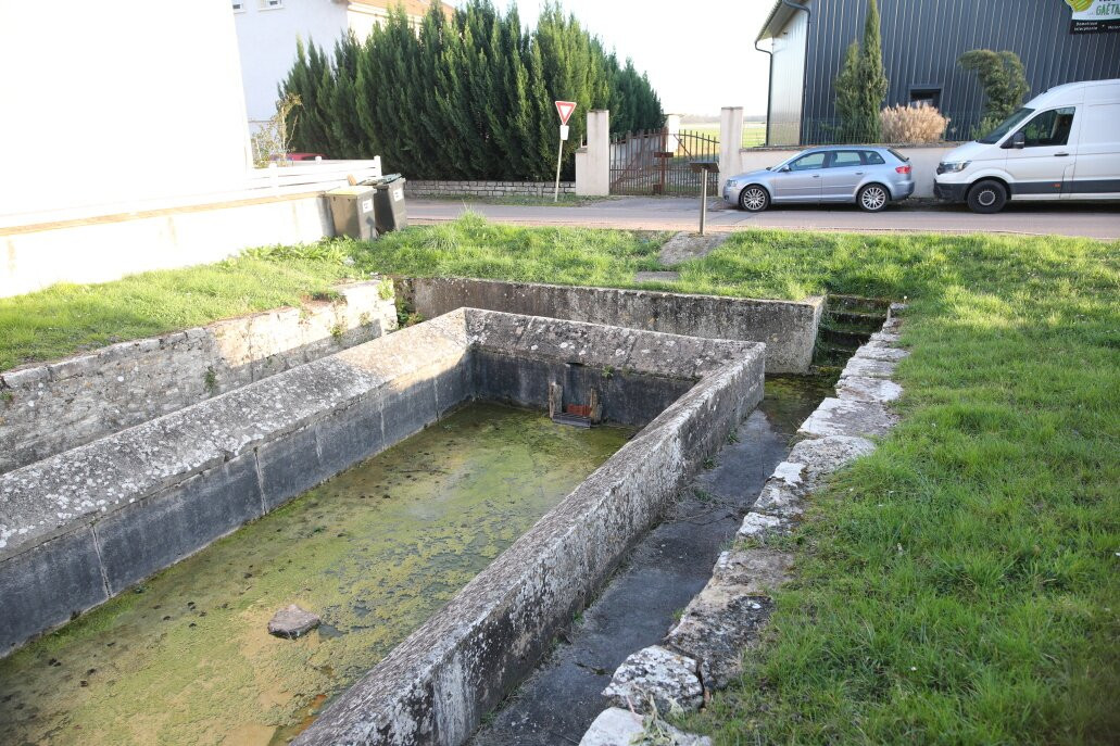 Le lavoir du Chemin des Courses-Crissey必去景点