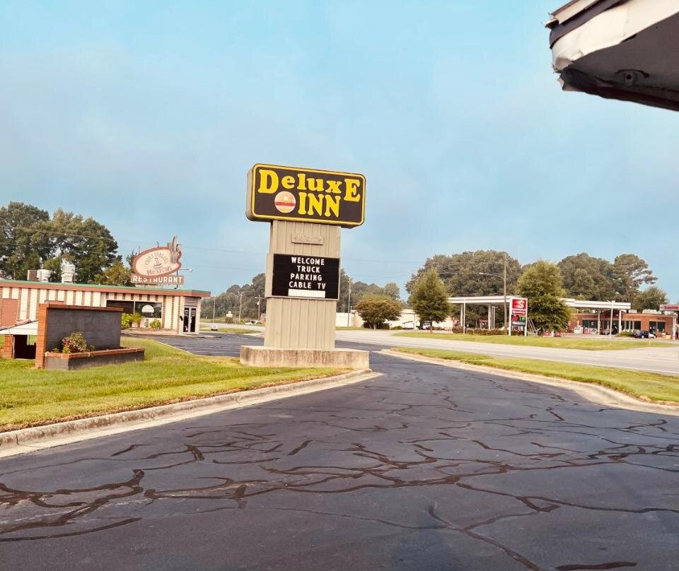 Deluxe Inn
