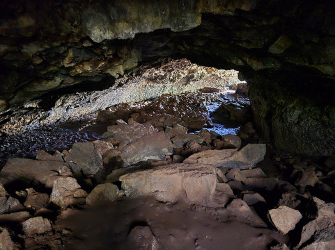 Ana Te Pahu-复活节岛必去景点