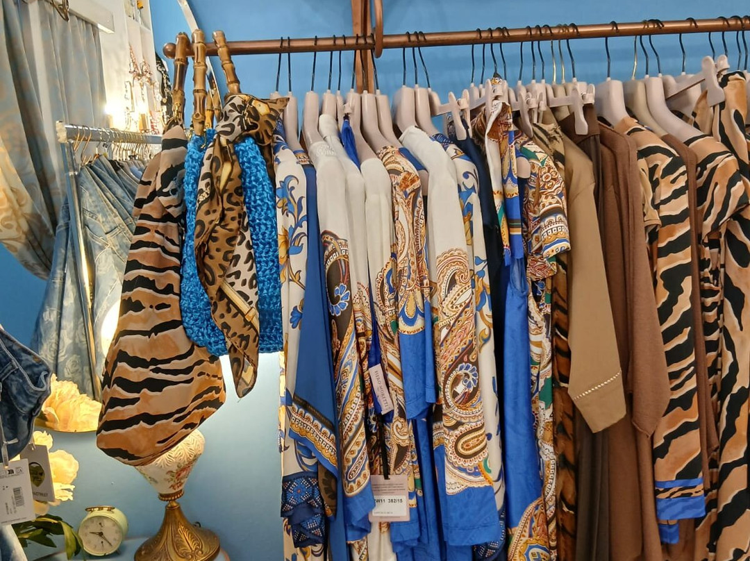 Esmeralda T Di Daniela Cerè Creazioni Moda-Marebello必去景点