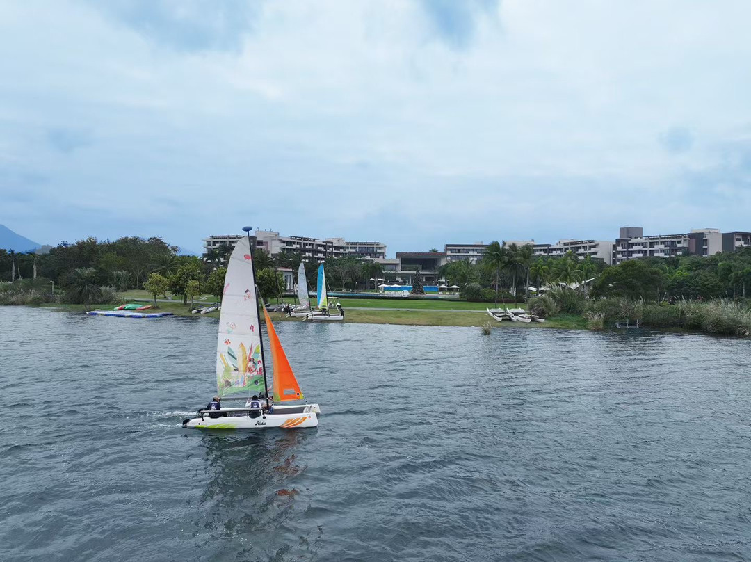 海南兴隆希尔顿逸林滨湖度假酒店主图