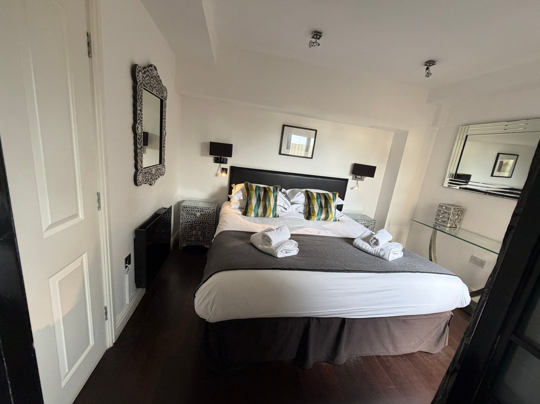 曼斯利斯特罗兹宫套房酒店主图