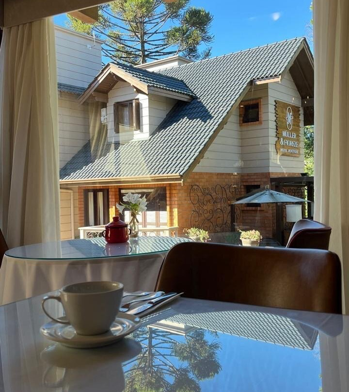 穆勒大叔小屋酒店主图