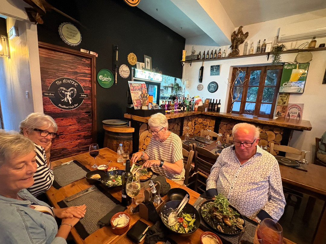 The Hunter - Cafe Bar