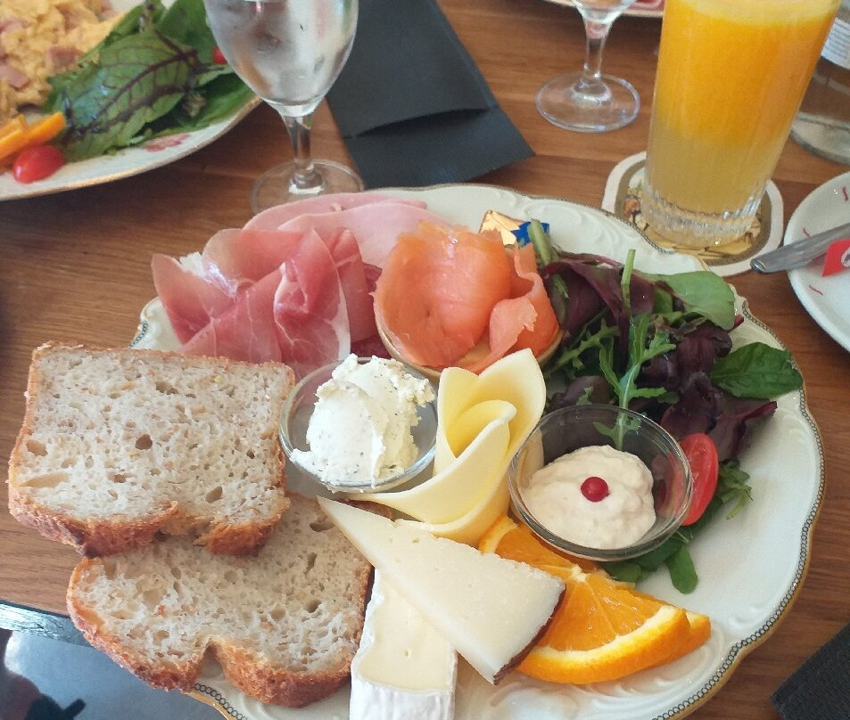 Elysée Cafe