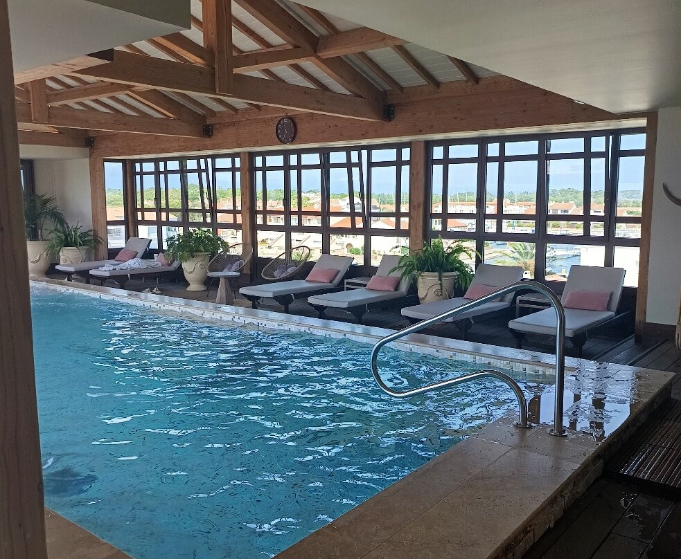 湖岛城堡之家海洋疗法 Spa 酒店主图