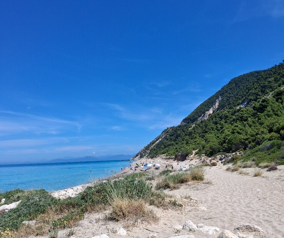 Pefkoulia Beach-Tsoukaladhes必去景点