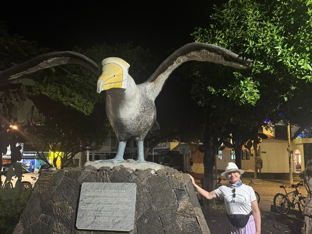 Monumento de aves de Galápagos-阿约拉港必去景点