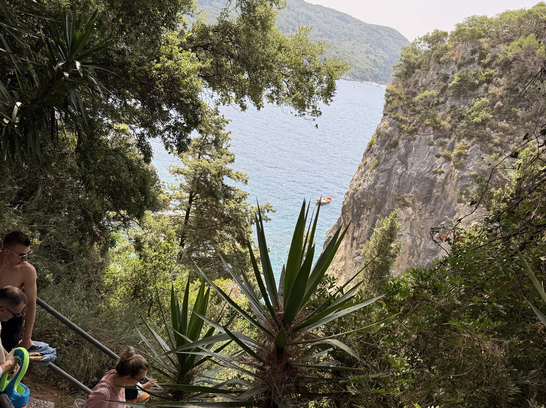 La Grotta Beach-Paleokastritsa必去景点