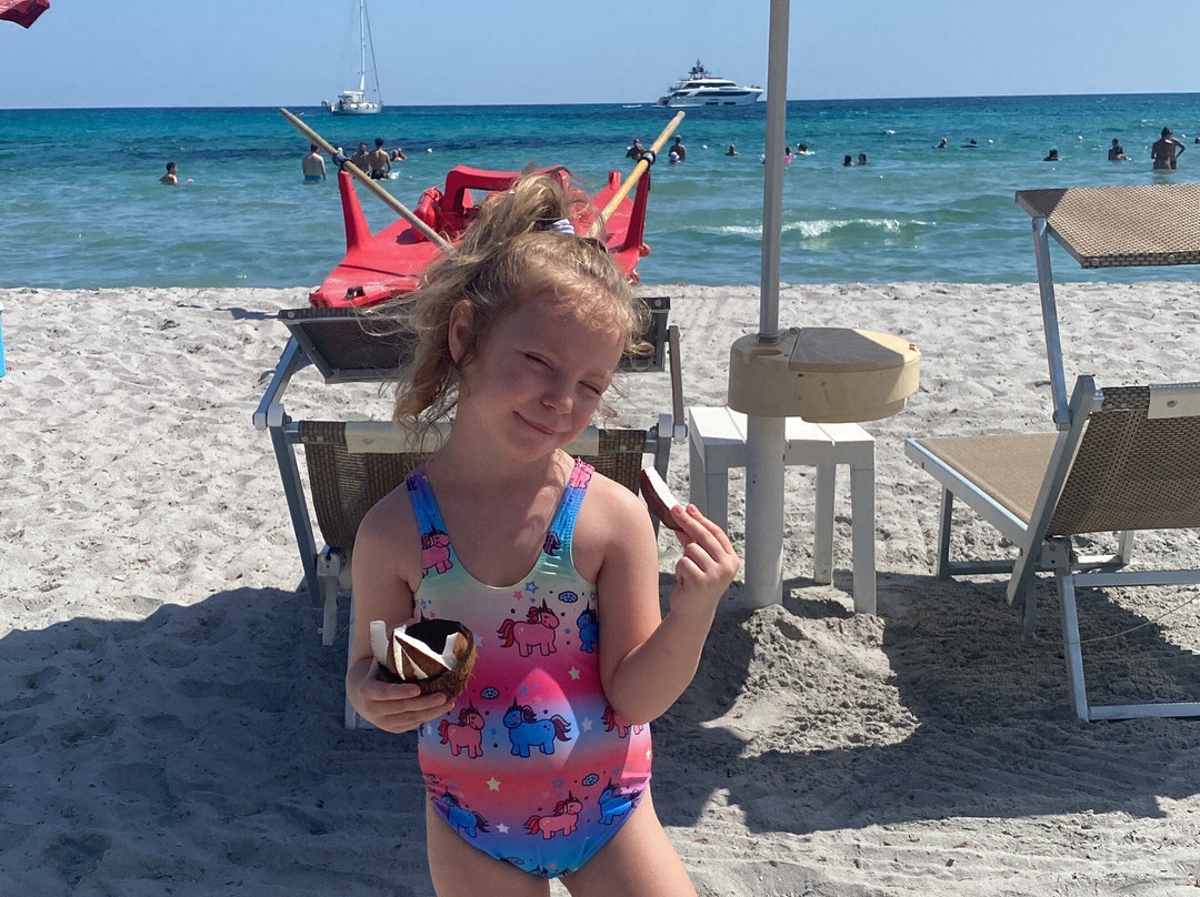 Stabilimento Balneare L'Isola Rossa-Capo Comino必去景点