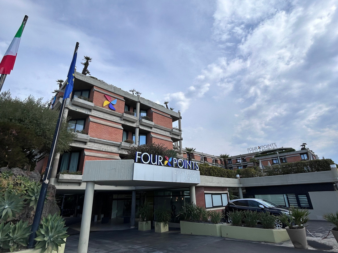 卡塔尼亚福朋喜来登酒店及会议中心主图