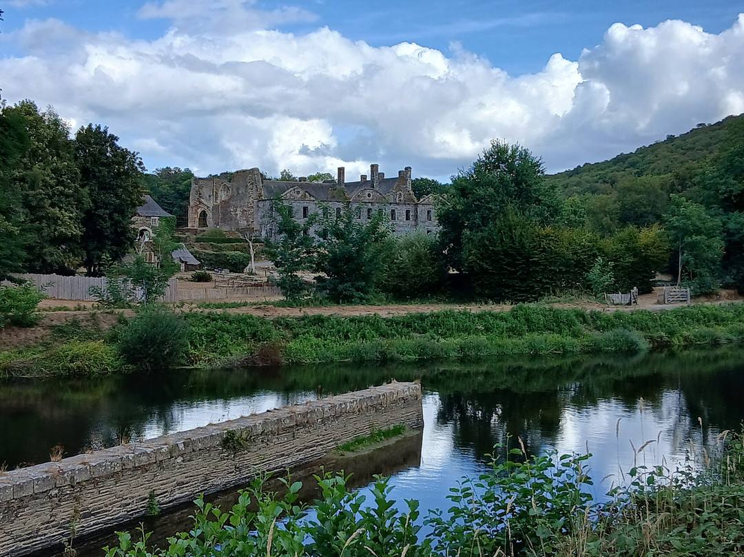 Abbaye de Bon-Repos-圣-热尔旺必去景点
