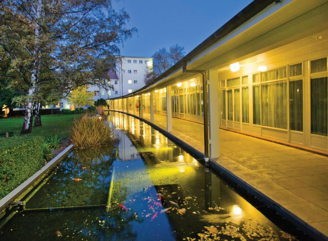 Molonglo Valley酒店住宿-大学饭店