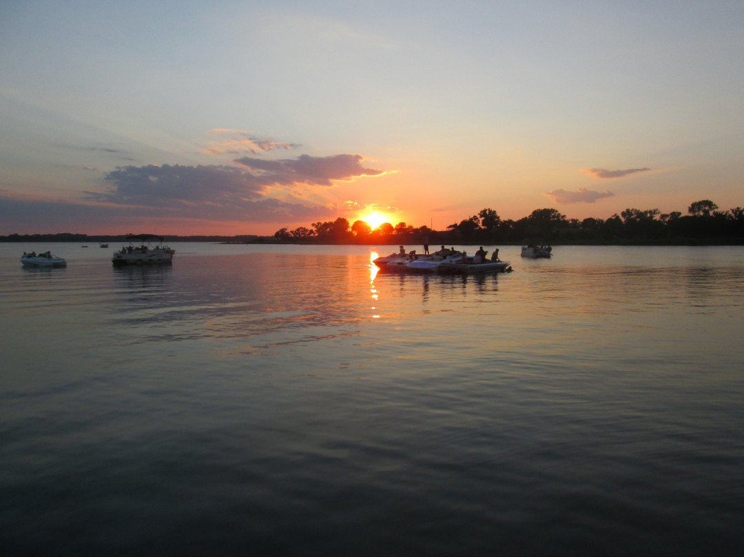 Sunset Cove Marina景点图片