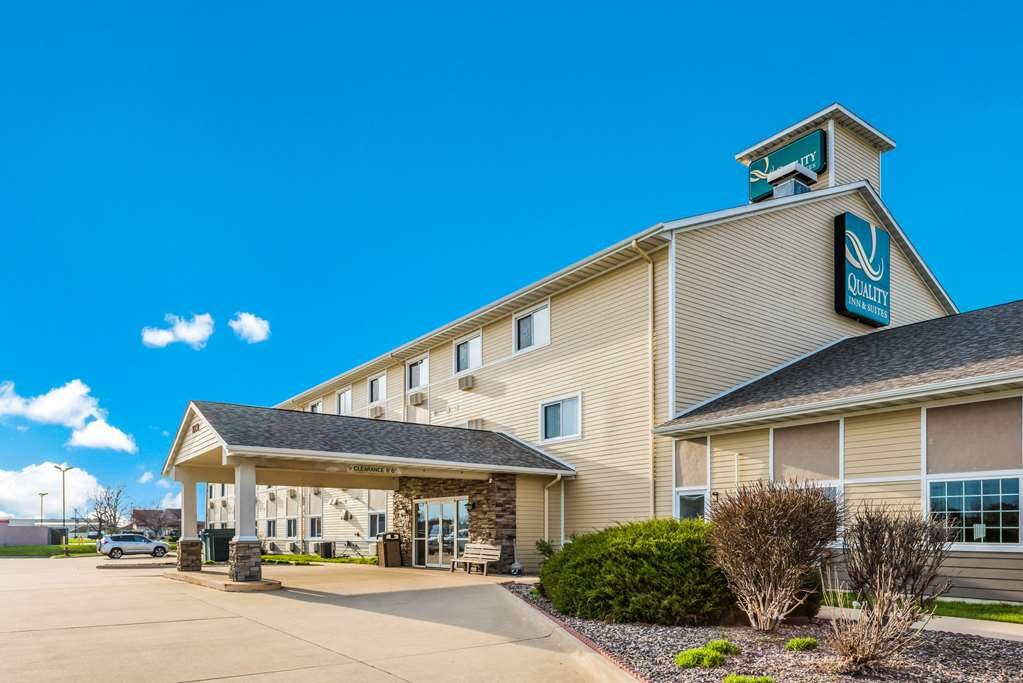 Quality Inn & Suites Eldridge Davenport North主图