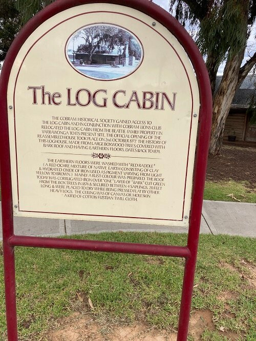 Cobram Log Cabin景点图片
