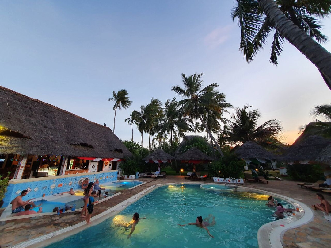 乌罗湾海滩度假酒店主图