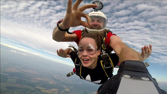 Compact Skydive & Flying-斯皮什新村必去景点