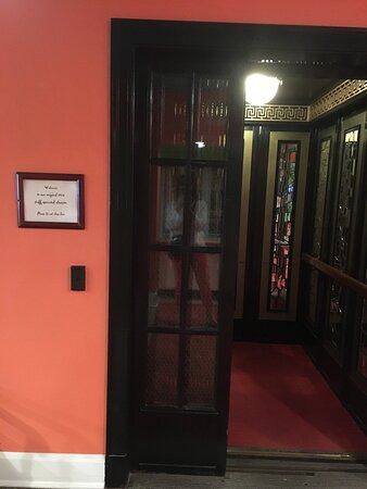 Colony Hotel and Cabana Club主图