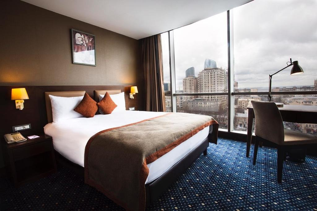 Parkside Hotel & Apartments