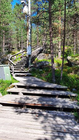 Karhunpesakivi-伊纳里必去景点