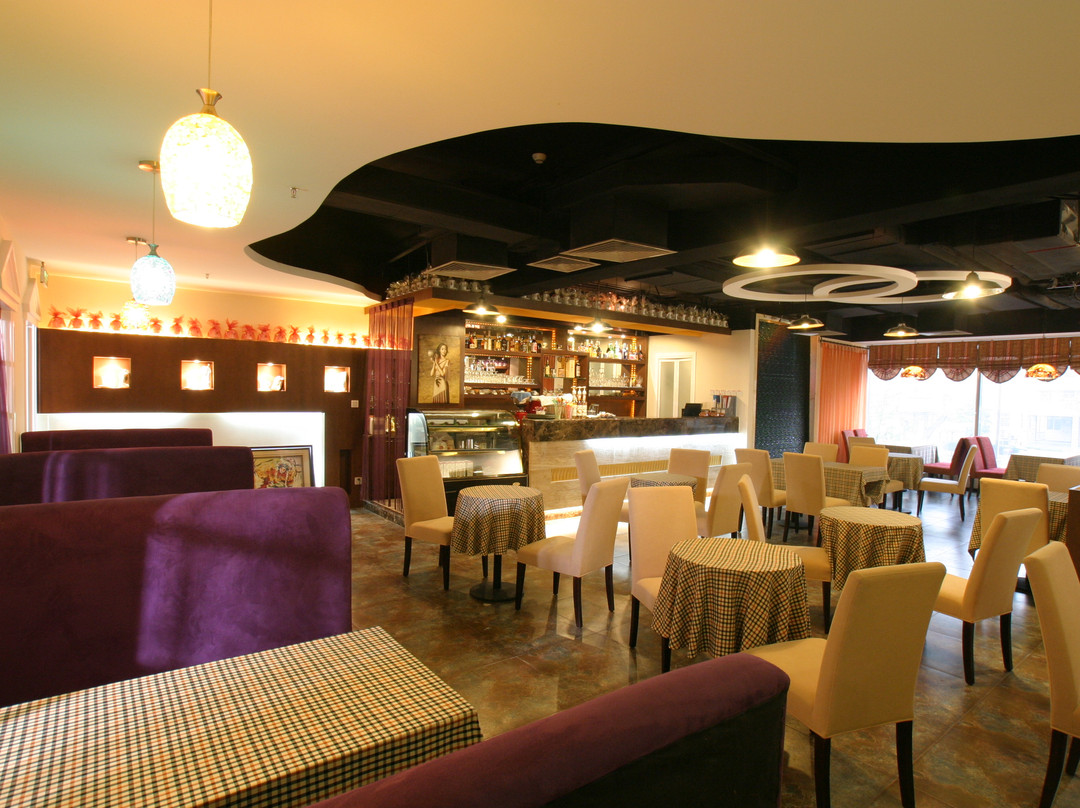 卡尔法咖啡酒吧