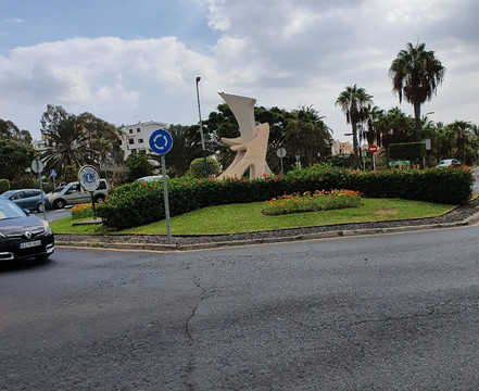 The Roundabout Sculpture-奥德杰海岸必去景点