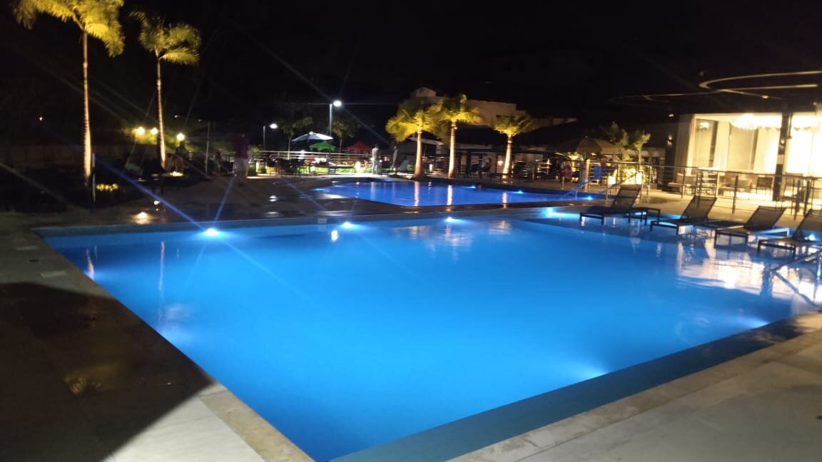 Quality Hotel Blumenau-泳池