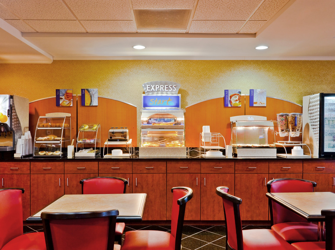 Holiday Inn Express & Suites Memphis/Germantown by IHG主图