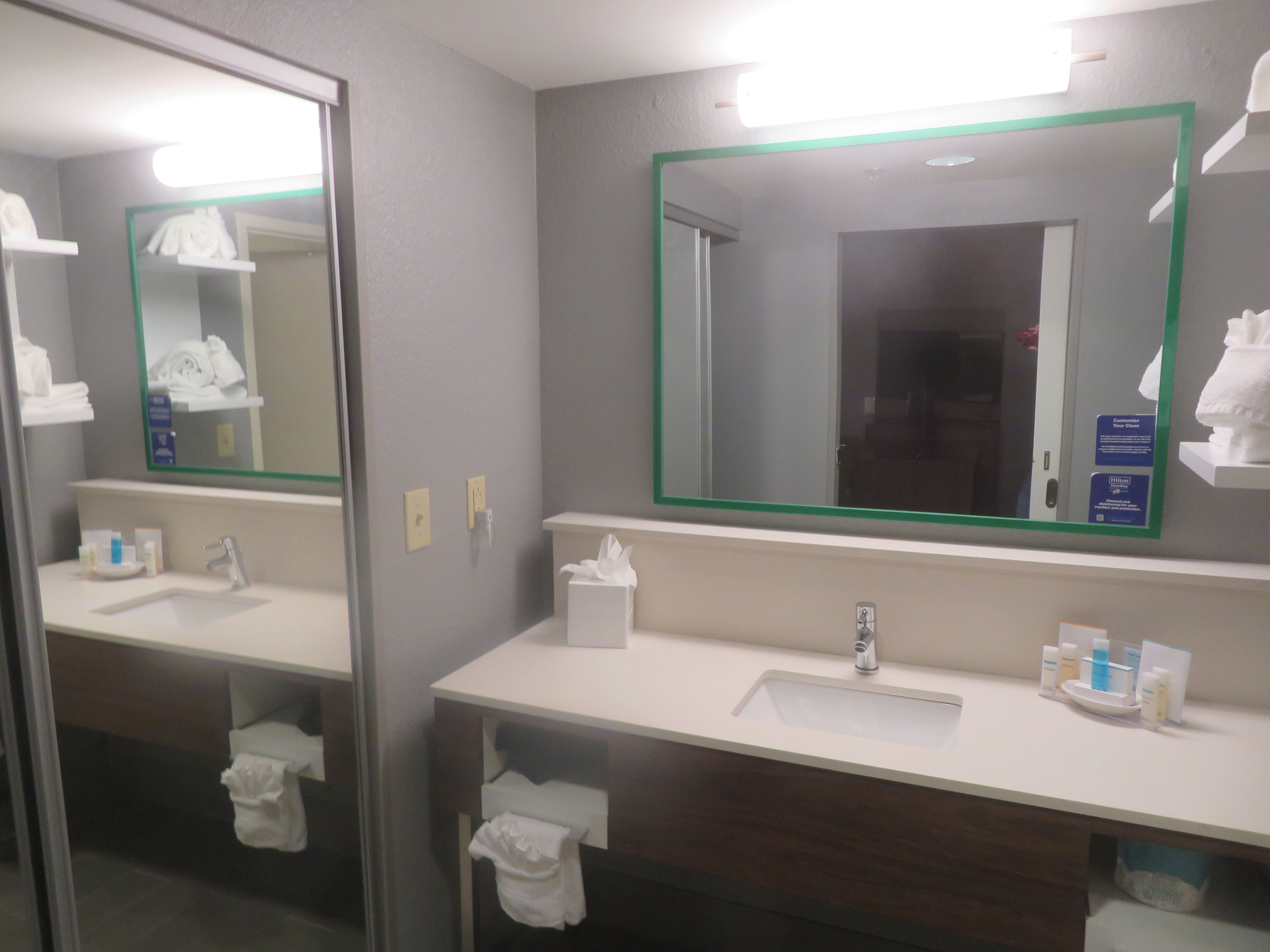 Hampton Inn & Suites Charlotte Airport-浴室