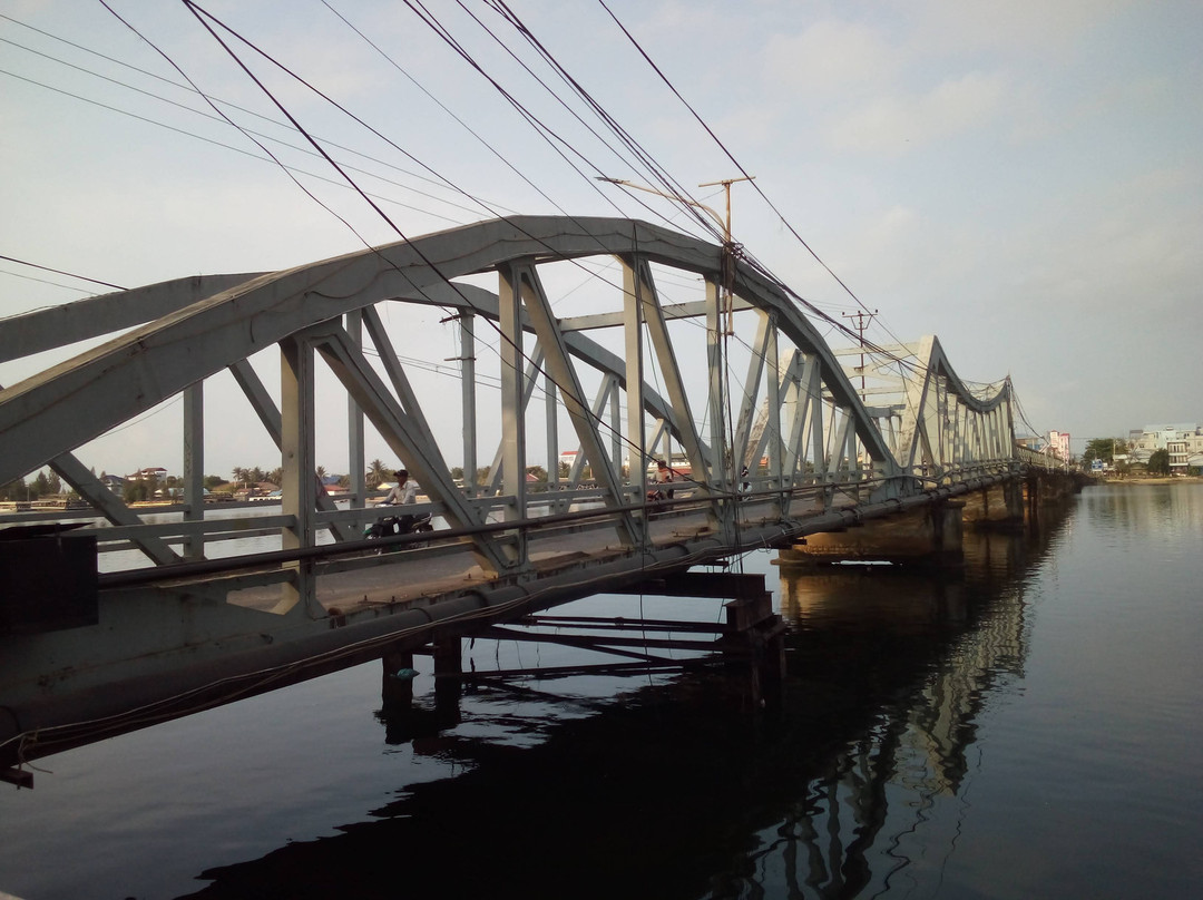 Old Bridge-贡布必去景点