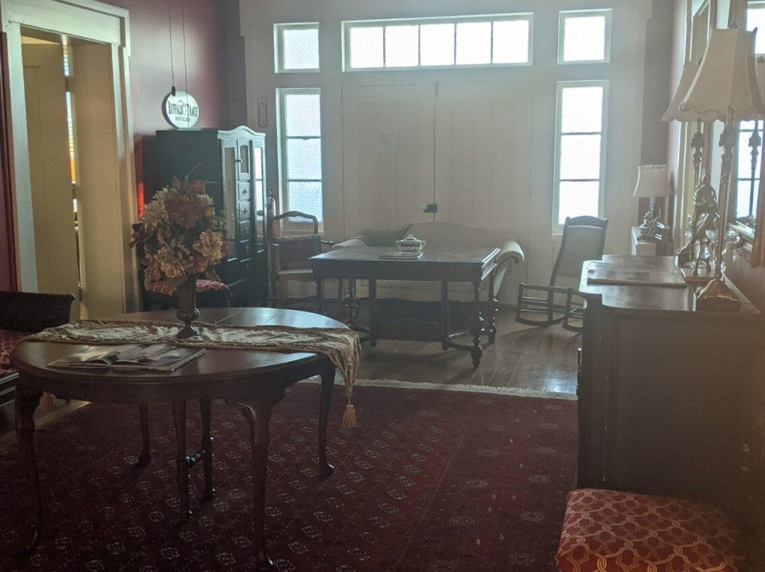 Bourbon Manor Bed & Breakfast Inn主图