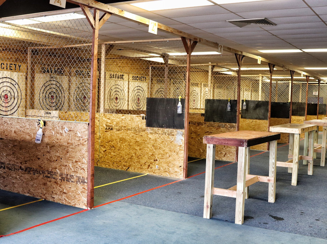 Savage Society - Axe Throwing-Amherst必去景点