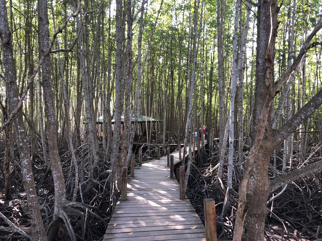 Tung Prong Thong-Ban Pak Nam Krasae必去景点