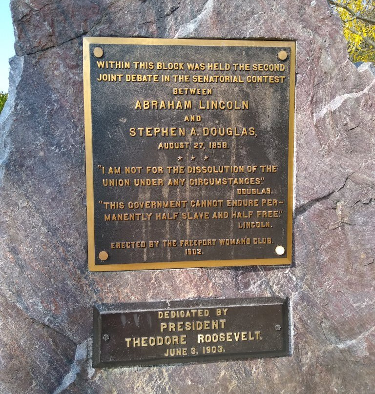 Lincoln Douglas Debate Square-弗里波特必去景点
