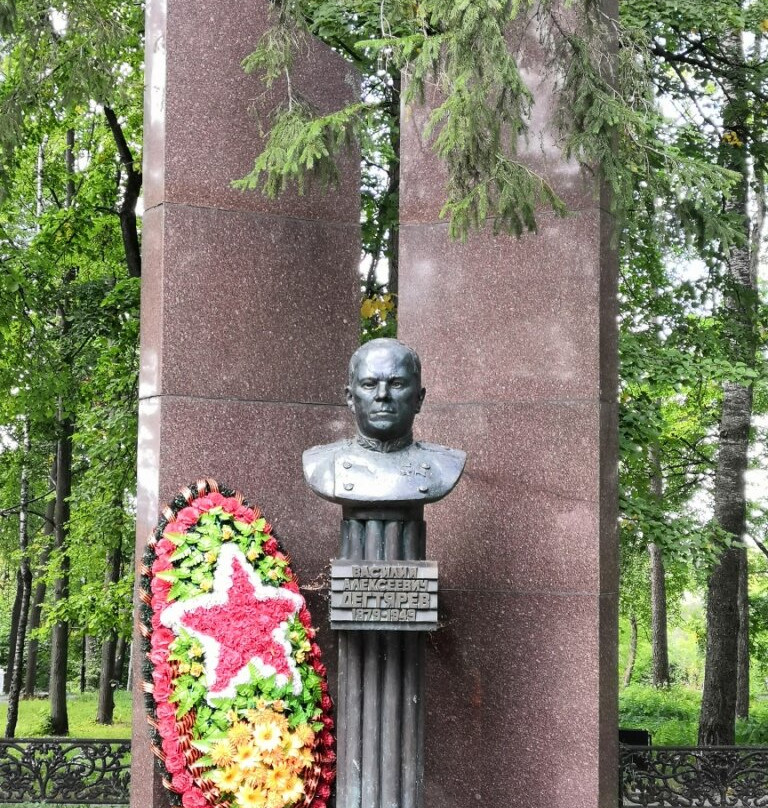 Grave  of V. A. Degtyarev景点图片