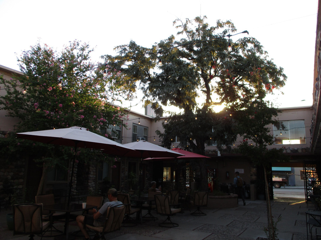 The Iron Horse Inn主图