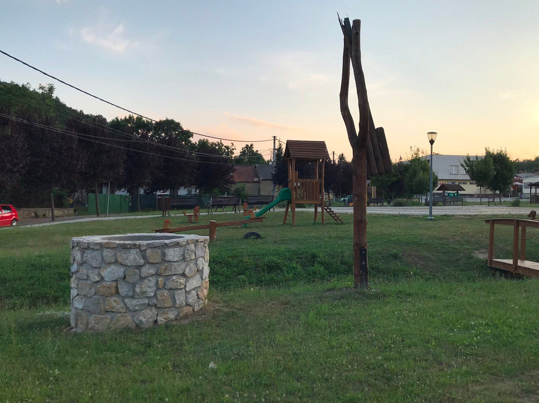 Kolinany旅游攻略图片