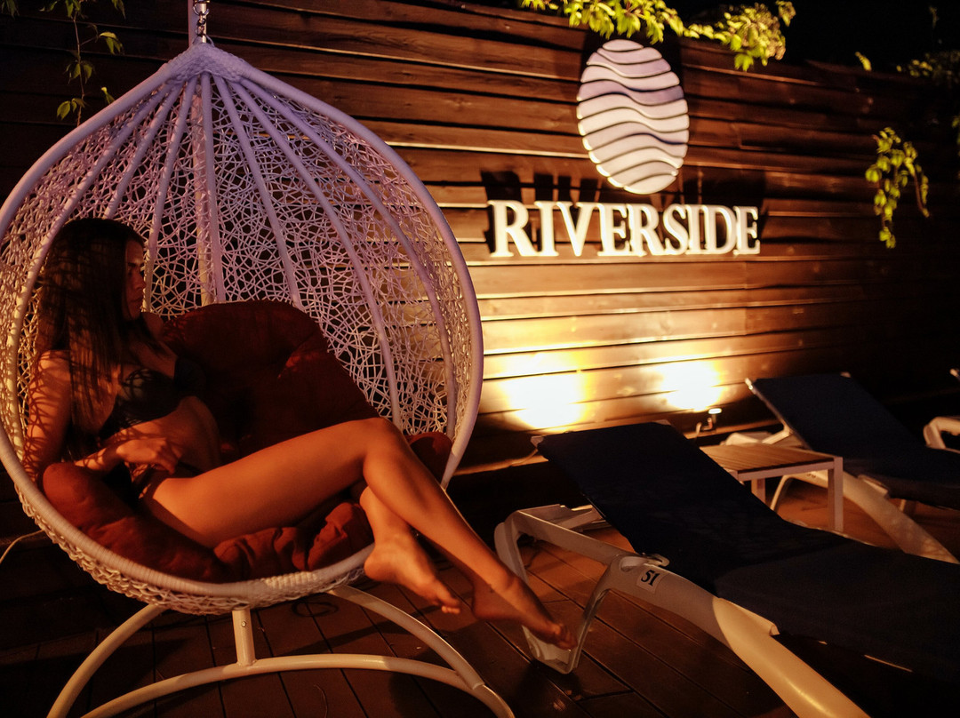 Riverside Hotel主图