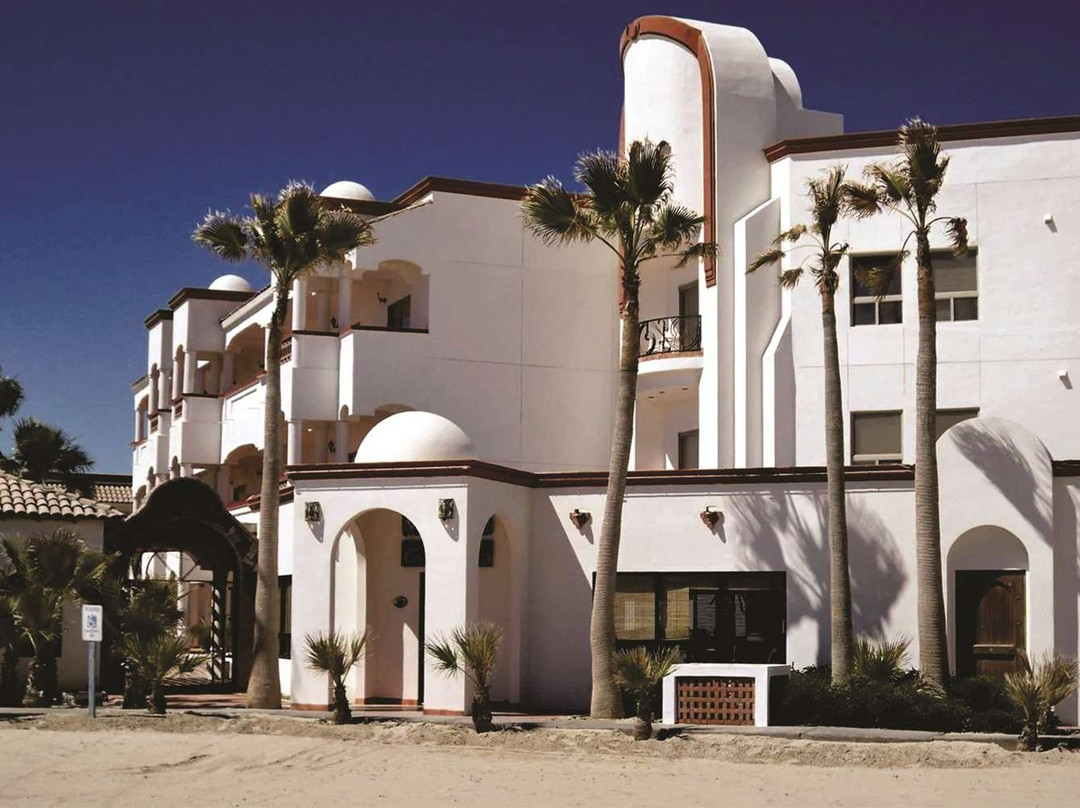 贝斯特韦斯特劳斯马尔套房酒店主图