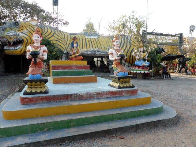 Wat Pa Lak Roi-呵叻必去景点