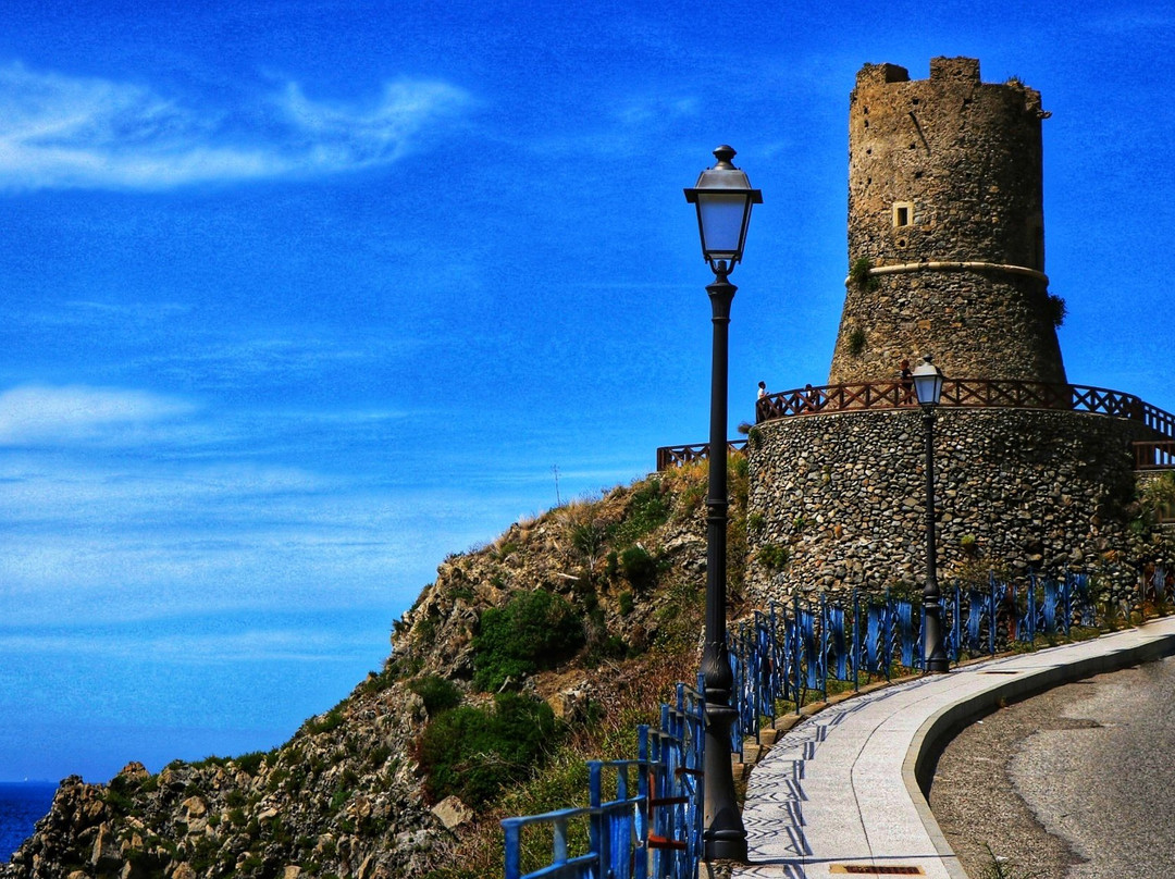 Torre Aragonese景点图片