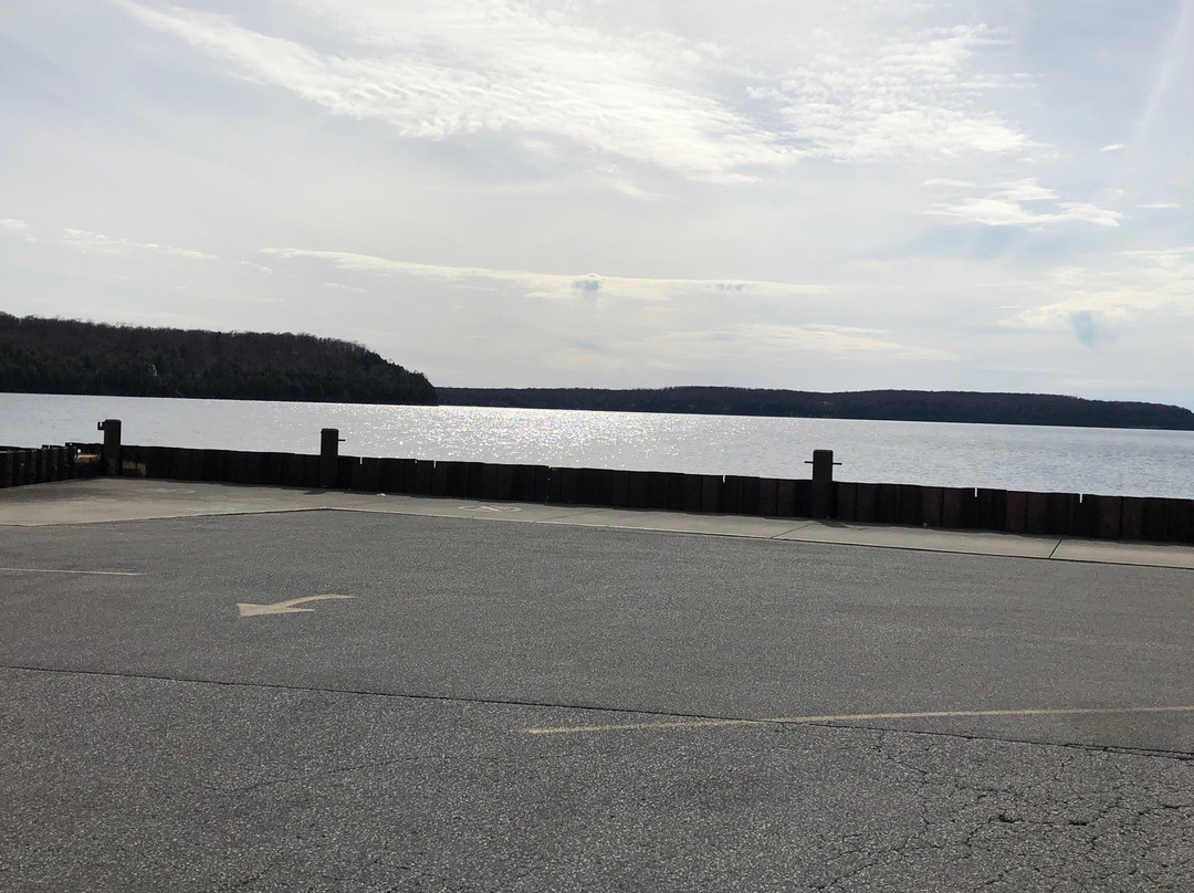 Charlie's Smokehouse-Gills Rock必去景点